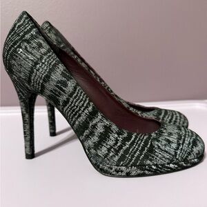 Stuart Weitzman black/grey heels new condition. Size 8